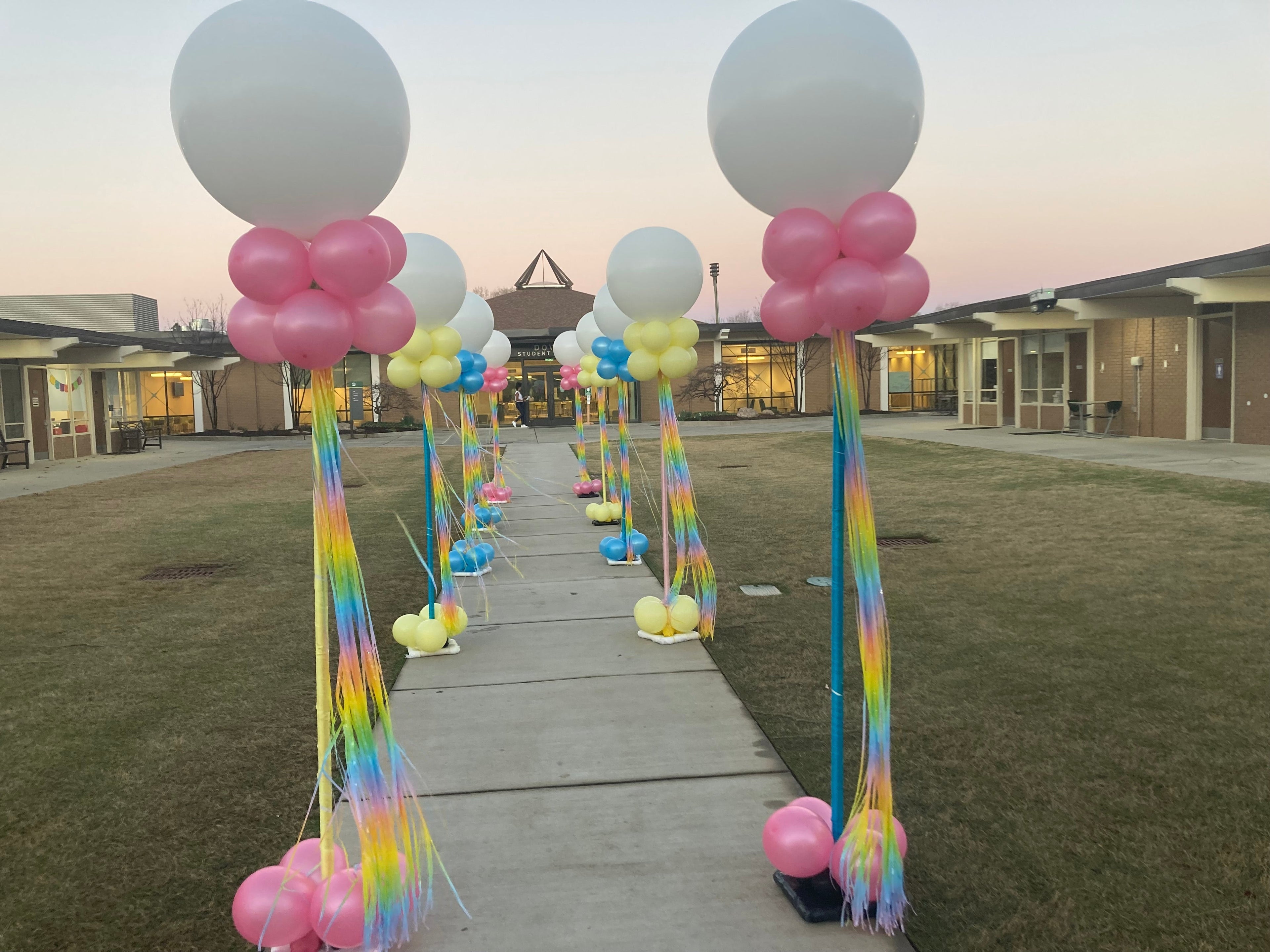 Pom Pom Mega 10ft with Tassels