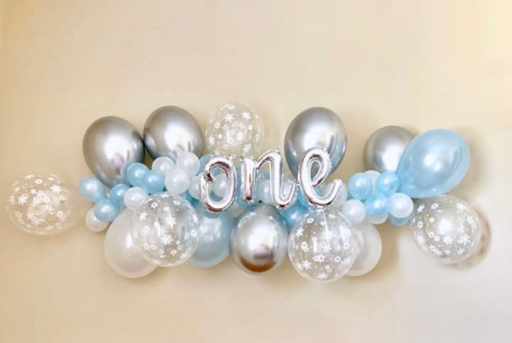 Winter Wonderland One-derland Garland Banner with Number Balloon