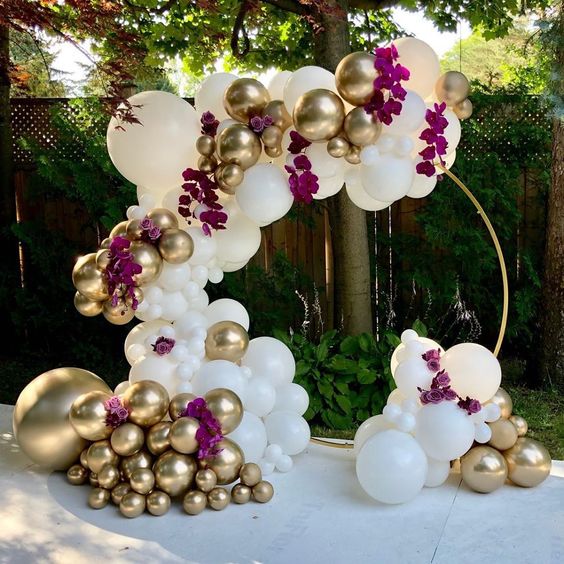 Lux Circle backdrop with garland and floral accents